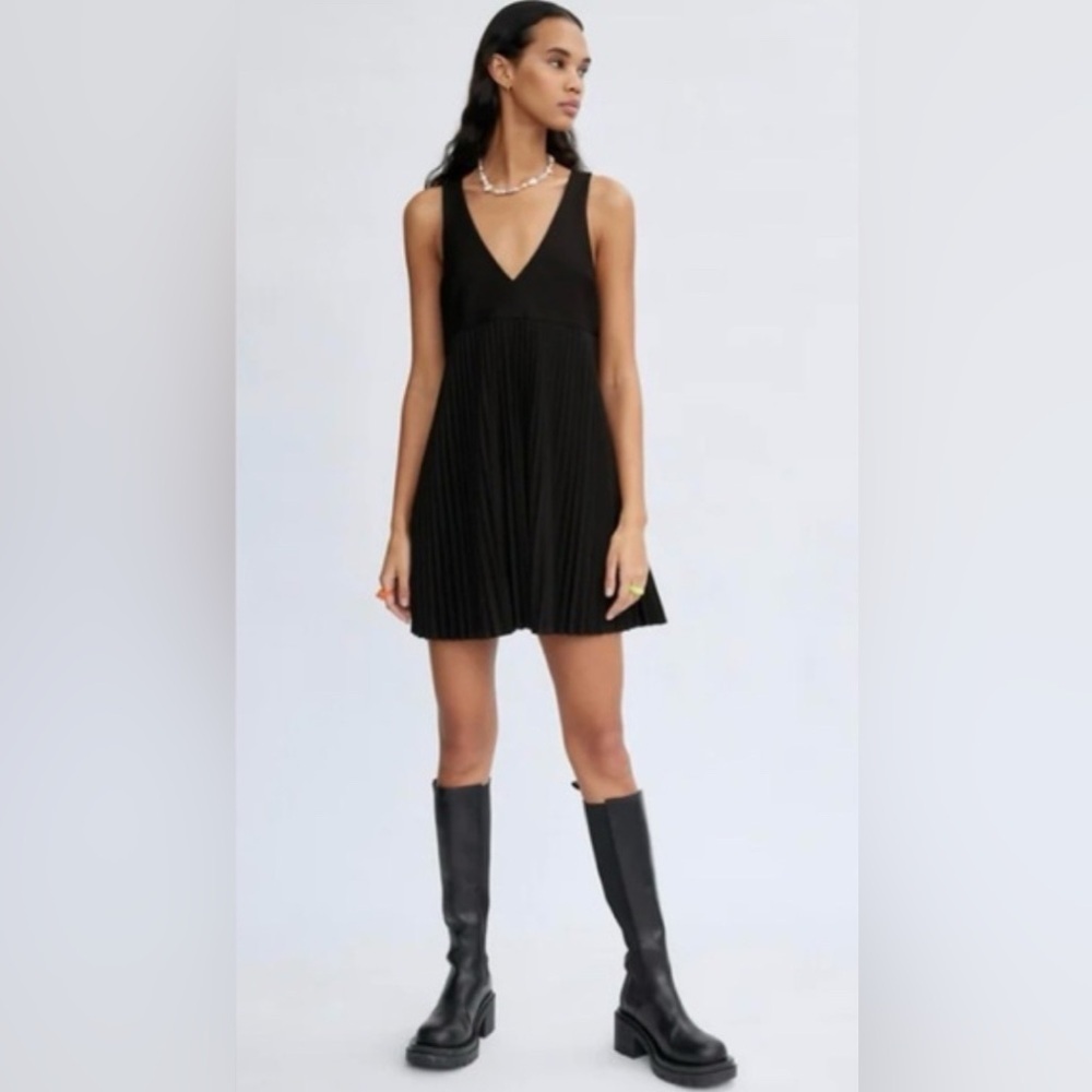 SUNDAY BEST Sz L Trish Dress Lined Pleated Deep V-Neck by Aritzia NEW WITH TAGS